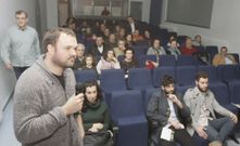 Xacio Ba�o -izquierda- abri� el festival en Alfoz. 
