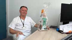 Jos� Luis Dur�n en su despacho del hospital lugu�s, donde ejerce desde hace m�s de tres d�cadas