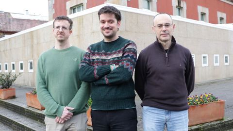 De izquierda a derecha, los investigadores Diego Crespo, Javier Pernas �lvarez y Jos� Antonio Becerra,  delante del Citeni