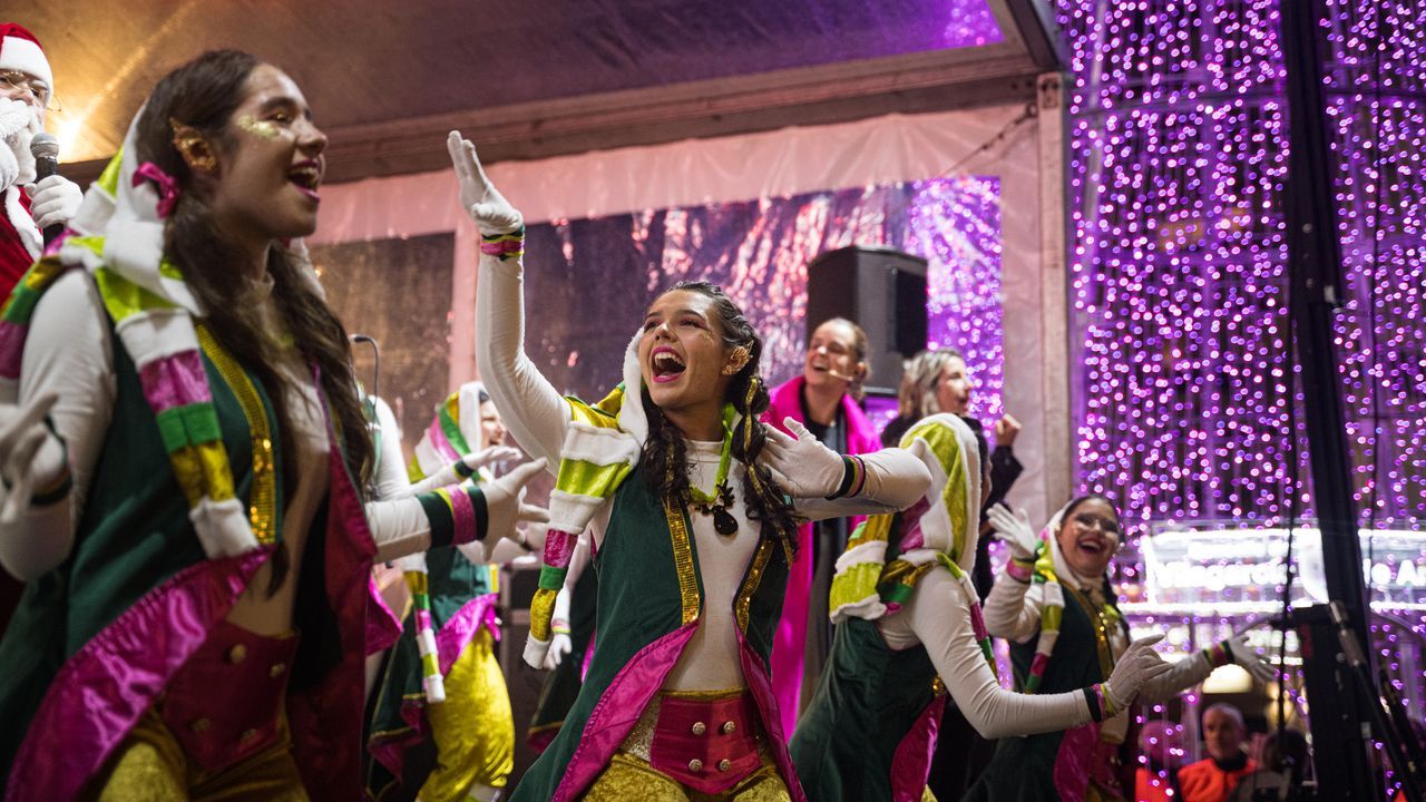 Contra la polarización, luces navideñas