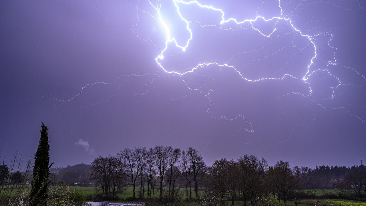 Alerta amarilla por tormentas en toda Galicia