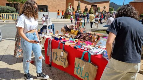 La Festa dos Maios de O Barco incluy una feria de artesana