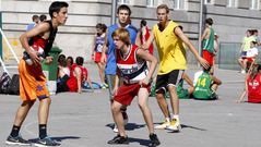 Torneo de baloncesto 3x3 en la plaza de Espa�a
