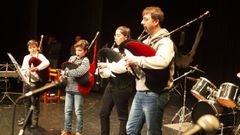 Repasa en estas im�genes el festival navide�o de la Escola de M�sica de Cee