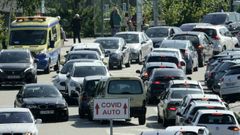 Atasco monumental para acudir al covid auto del Cunqueiro