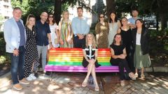 Presentacin de uno de los bancos multicolores.