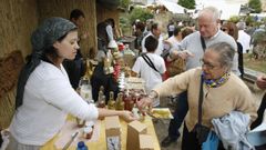 Degustaci�n de produtos de Caurelor nun posto instalado na feira Outrora de Rubi�n