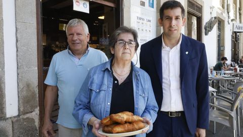 Este fin de semana se jubilan Lito y Flor, los propietarios de El teque�o de la plaza de Mar�a Pita, y su hijo, Javier, va a cerrar el negocio porque coincide la jubilaci�n de dos trabajadores m�s