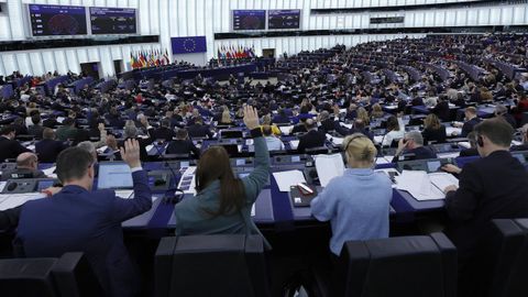 Eurodiputados, durante la sesin de ayer en el hemiciclo de Estrasburgo.