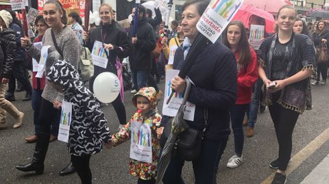 Los ni�os tambi�n participaron en la manifestaci�n en defensa de la escuela concertada.Los ni�os tambi�n participaron en la manifestaci�n en defensa de la escuela concertada