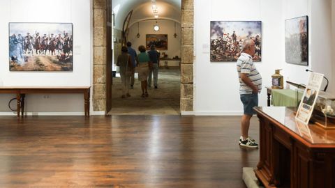 Detalle de una de las salas de la exposici&oacute;n en el Museo Naval de Ferrol. 