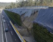 El talud del enlace de la AG-56 se desplom� el d�a 9 debido a un fuerte temporal. 