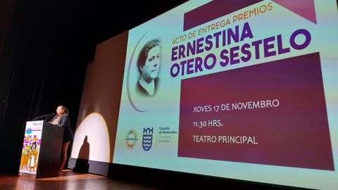 A entrega dos premios Ernestina Otero celebrouse no Teatro Principal de Pontevedra