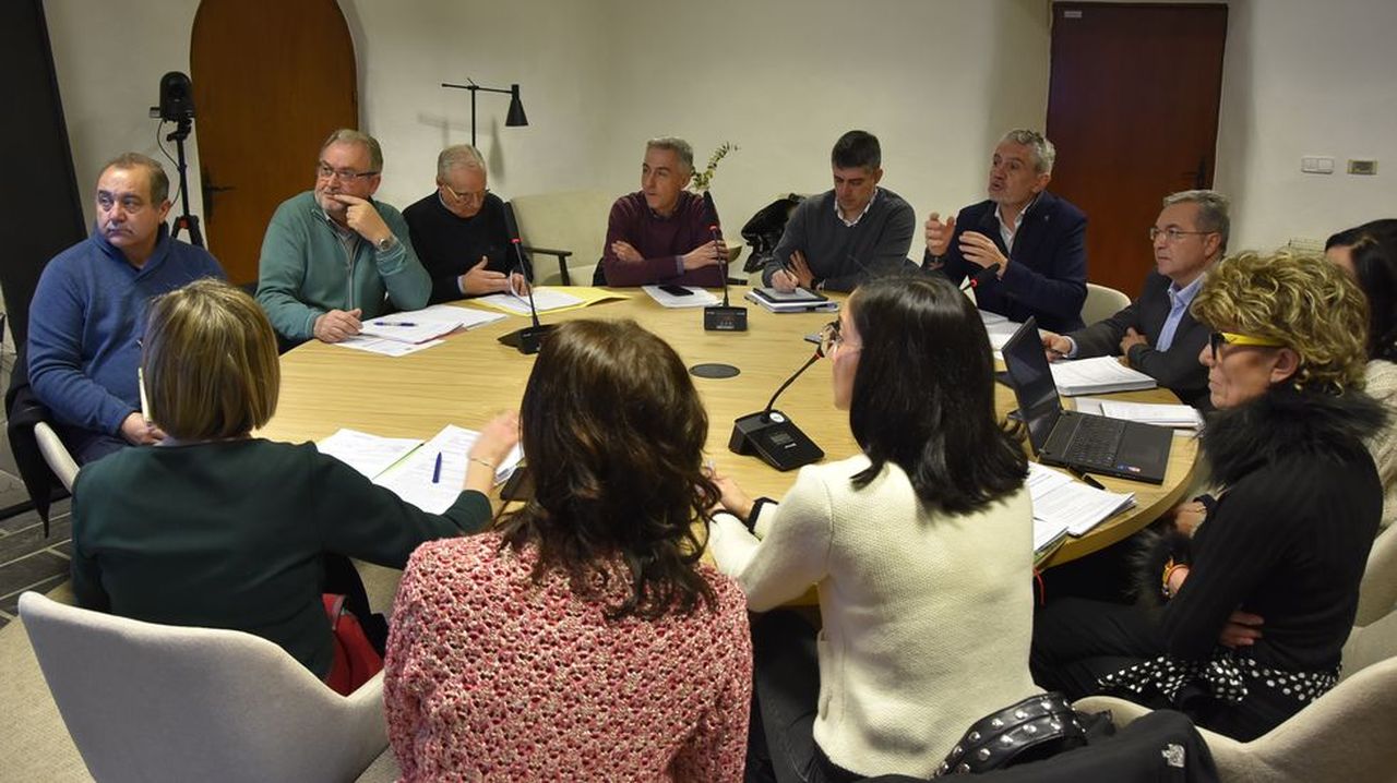 Menor reivindica en Valdeorras la mejora de la carretera a A Gudiña y el inicio de la A-76