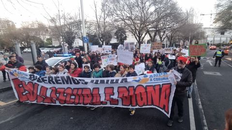 Padres y alumnos del CEIP de Prácticas cortaron el tráfico para reclamar mejoras para el colegio
