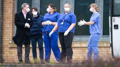 Equipo del hospital brit�nico donde se atienden los casos por coronavirus
