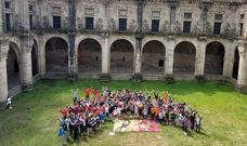 Los alumnos conocieron el monasterio y se hicieron una foto de familia en el claustro