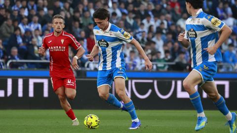 Mulattieri se abre paso durante el partido ante el C�rdoba. 