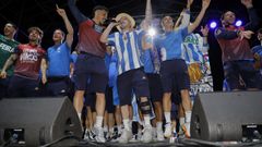 El D�por celebra de madrugada el ascenso en Riazor