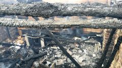 Un incendio arrasa un restaurante de Navia