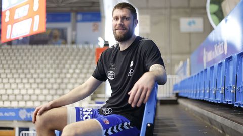 Dominik Mavra, en las gradas del Pazo a la conclusi�n del entrenamiento de ayer