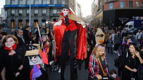 Procesi�n de la Santa Compa�a con ni�os de Sama�n / Halloween