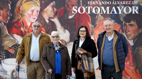 Los descendientes de los modelos de Sotomayor junto a Fernando �lvarez de Sotomayor (derecha), nieto del artista.