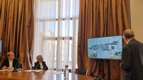 El decano de la Facultad de Enfermería de Gijón, Fernando Alonso; la consejera de Salud, Concepción Saavedra, y el jefe del servicio de Obras de la Consejería de Salud, Jesús Menéndez.