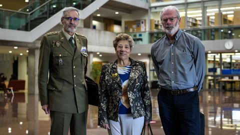 Antonio Bernal Martín, Araceli Mangas Martín y Jesús Núñez Villaverde, en la jornada «Las claves de la guerra de Ucrania».