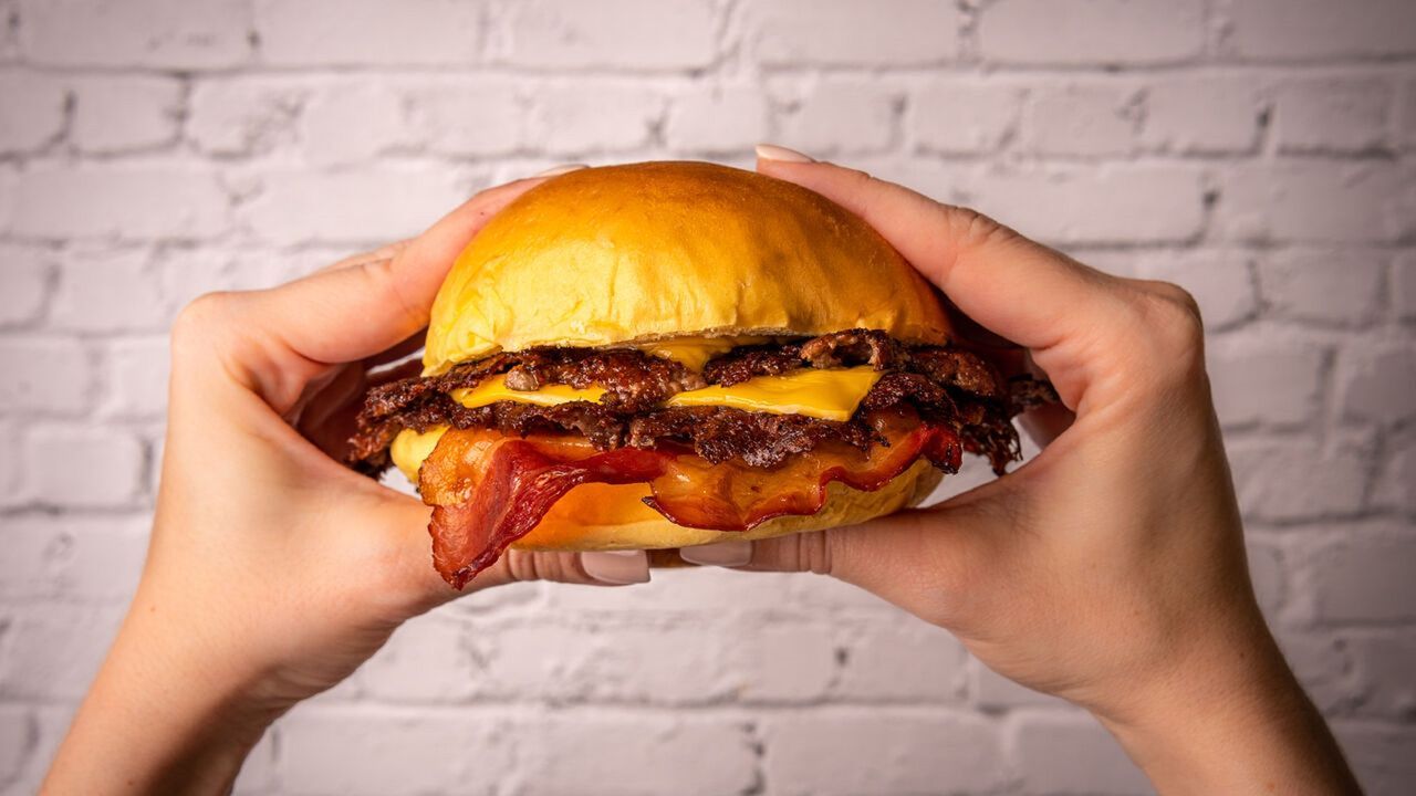 Vigo es la ciudad gallega en la que se piden más hamburguesas a domicilio