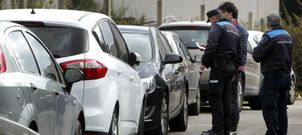 Los polic�as locales de Vilagarc�a y Vilanova fueron por los coches mal aparcados; y la Polic�a Nacional, por la obra del p�rking privado. 