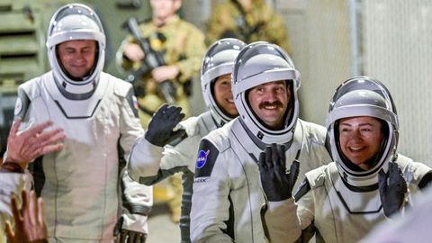 El astronauta ruso Andrey Fedyaev, la astronauta de la ESA Sophie Adenot y los dos de la NASA: Jack Hathaway y Jessica Meir