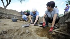 Imaxe dunha escavaci�n anterior no castro de Doade, en Lal�n