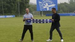 Borja Jim�nez (derecha) junto a su segundo, �lex Mart�nez, en la ciudad deportiva de Abegondo