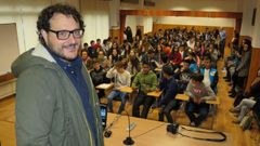 Dani de la Torre, en una charla en el instituto de ense�anza secundaria R�o Cabe
