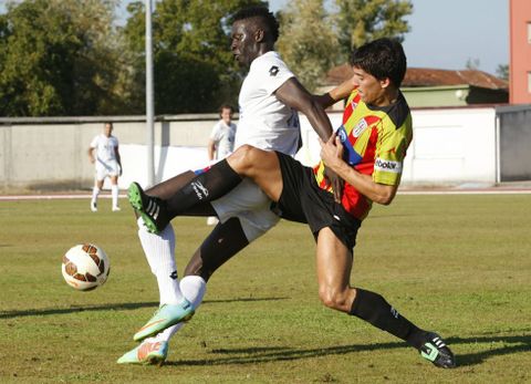 Ousman Jarju, a la derecha, fich� la temporada pasada por la entidad lemista. 