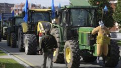 Protesta de colectivos del transporte y ganaderos en Oviedo