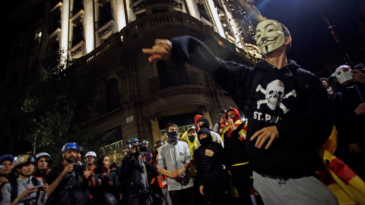 Miles de personas se concentran en Barcelona contra la sentencia del 1 ...