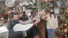 Celebraci�n cuarto premio de Loter�a en la florister�a El Campo de Villaviciosa