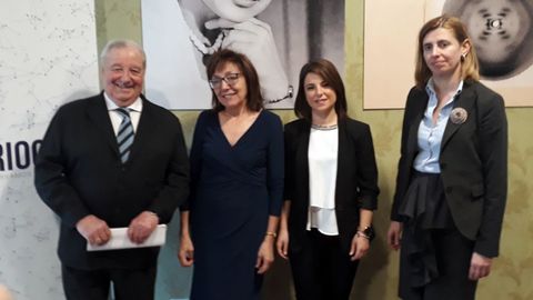 El periodista Ram�n S�nchez-Oca�a; la directora cient�fica del Biobanco del Principado de Asturias, Aurora Astudillo; la directora de Criogene, Tania F. Navarro y la directora del IDEPA, Eva Pando