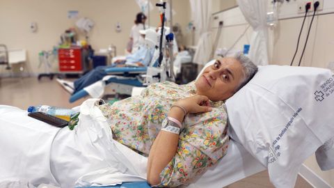 Loli Covelo, este viernes en el hospital de d�a del Cunqueiro