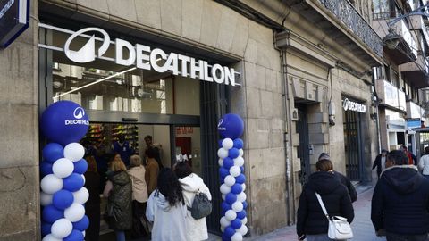 Exterior de la tienda de Decathlon, en Ourense