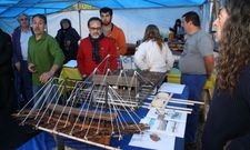 Espa�a (� dereita) falou sobre a cr�a de mexill�n e mostrou <span lang= es-es >. </span>