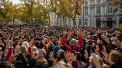 Manifestantes este domingo ante la sede del Tribunal Supremo en Madrid para protestar por el fallo que condena al fiscal general, lvaro Garca Ortiz, a dos aos de inhabilitacin.