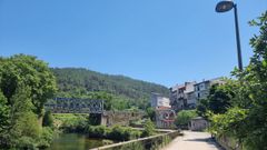 Paseo del r�o Avia, en el tramo urbano de su curso en Ribadavia