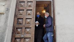 Maldonado con el t�cnico que fue a instalar la alarma en la vivienda