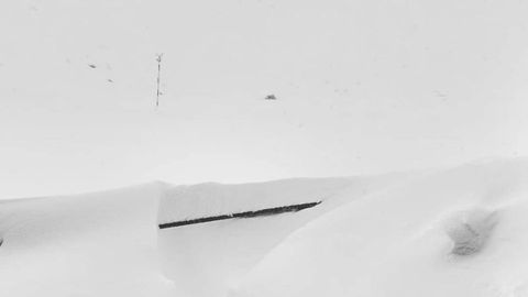 En el refugio del Meicn el paisaje  est completamente blanco por la nieve