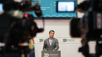 Luis L�pez en comparecencia de prensa