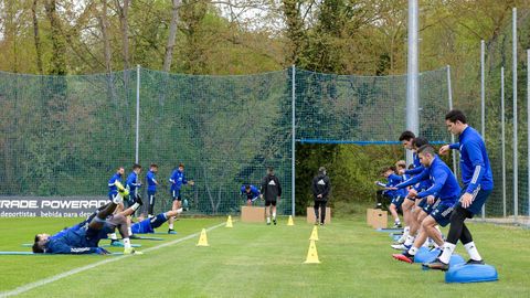 Los jugadores del Oviedo, en El Requexn