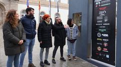 O director do festival, Manu Fern�ndez, con outros membros da organizaci�n, a deputada Iria Castro e a concelleira Maite Ferreiro, na presentaci�n da Candeloria.